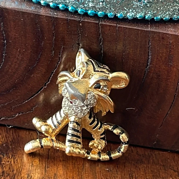 Vintage Jomaz Gold Tone Tiger Brooch Pin - Picture 2 of 16